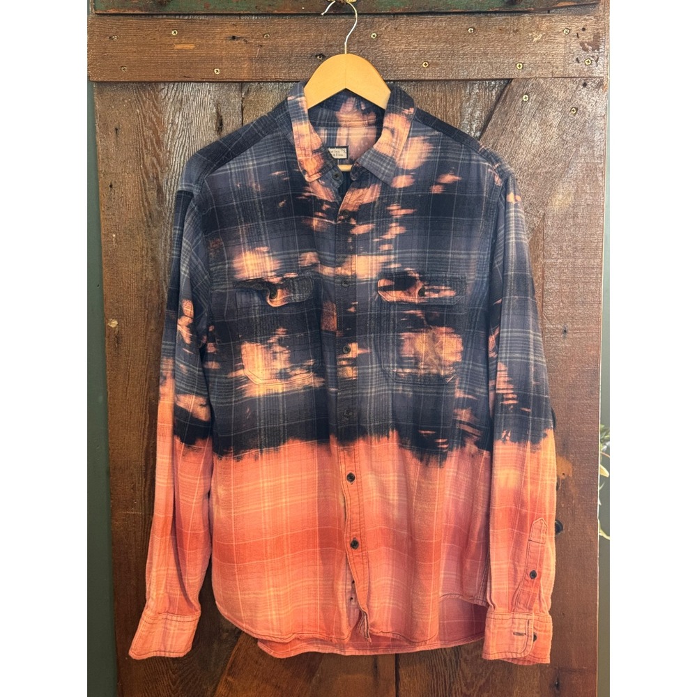 Be Kind Skunk Patch Flannel | Distressed Ombre Plaid | XL - Picture 5 of 5